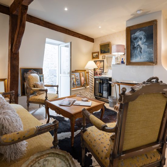 les-cordeliers-chambres-dhotes-sarlat-bandb-Lounge-View-from-the-door